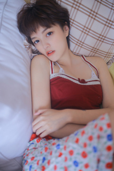 双胞胎姐妹齐上阵许多人物